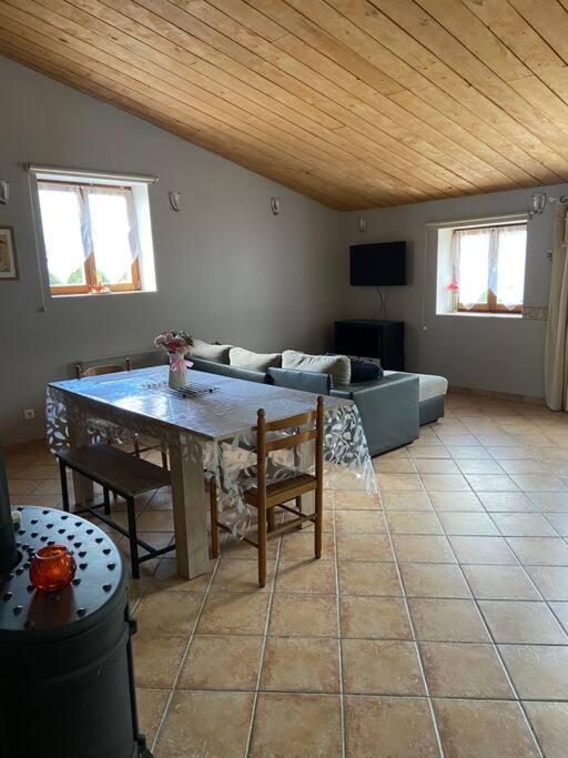 Gite A La Ferme Avec Jacuzzi Et Sauna Villefloure Exterior foto